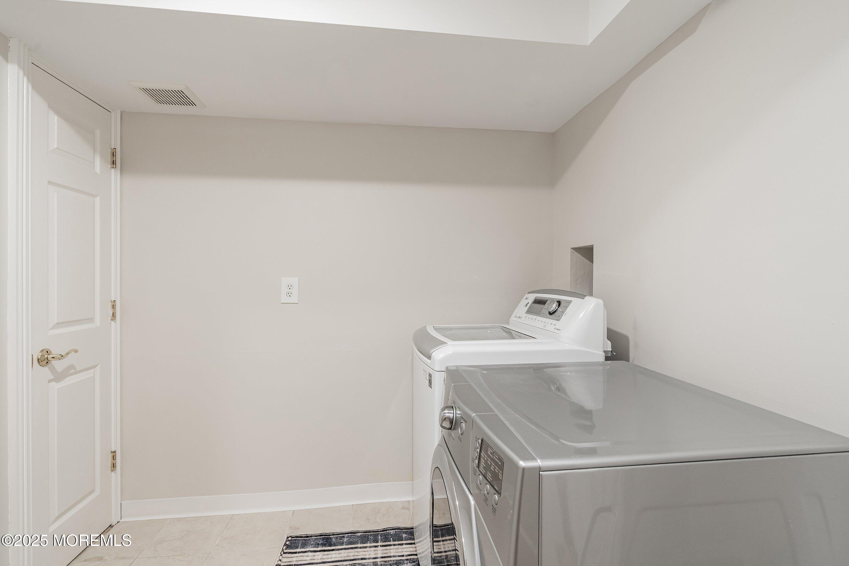 24 Sun Hollow Road Howell, NJ 07731 - Photo 17 of 48 1000017735