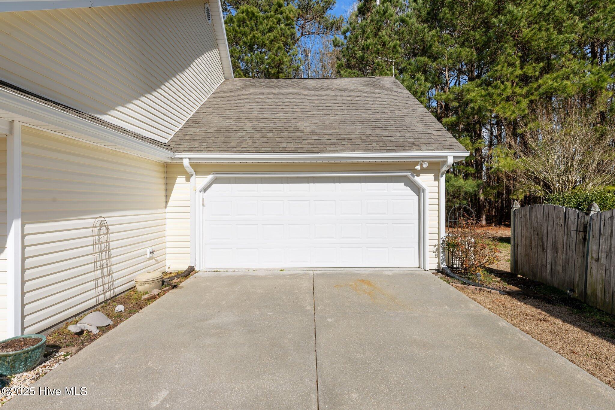 408 Neuchatel Road New Bern, NC 28562 - Photo 11 of 49 Front - Garage