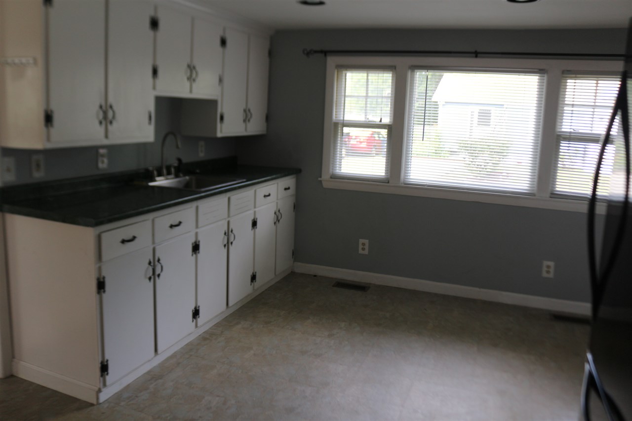 22 Summit Avenue Derry, NH 03038 - Photo 7 of 27 Gallery Image 7