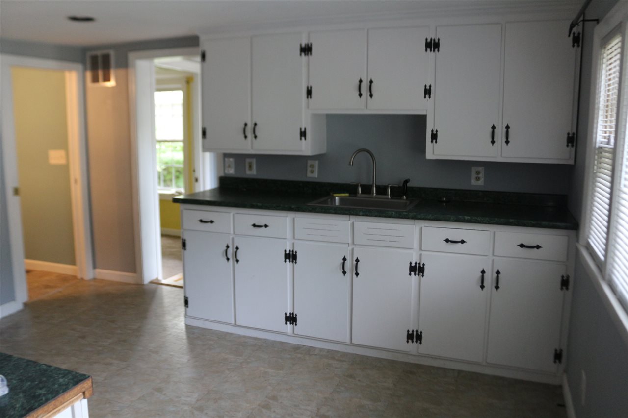 22 Summit Avenue Derry, NH 03038 - Photo 9 of 27 Gallery Image 9