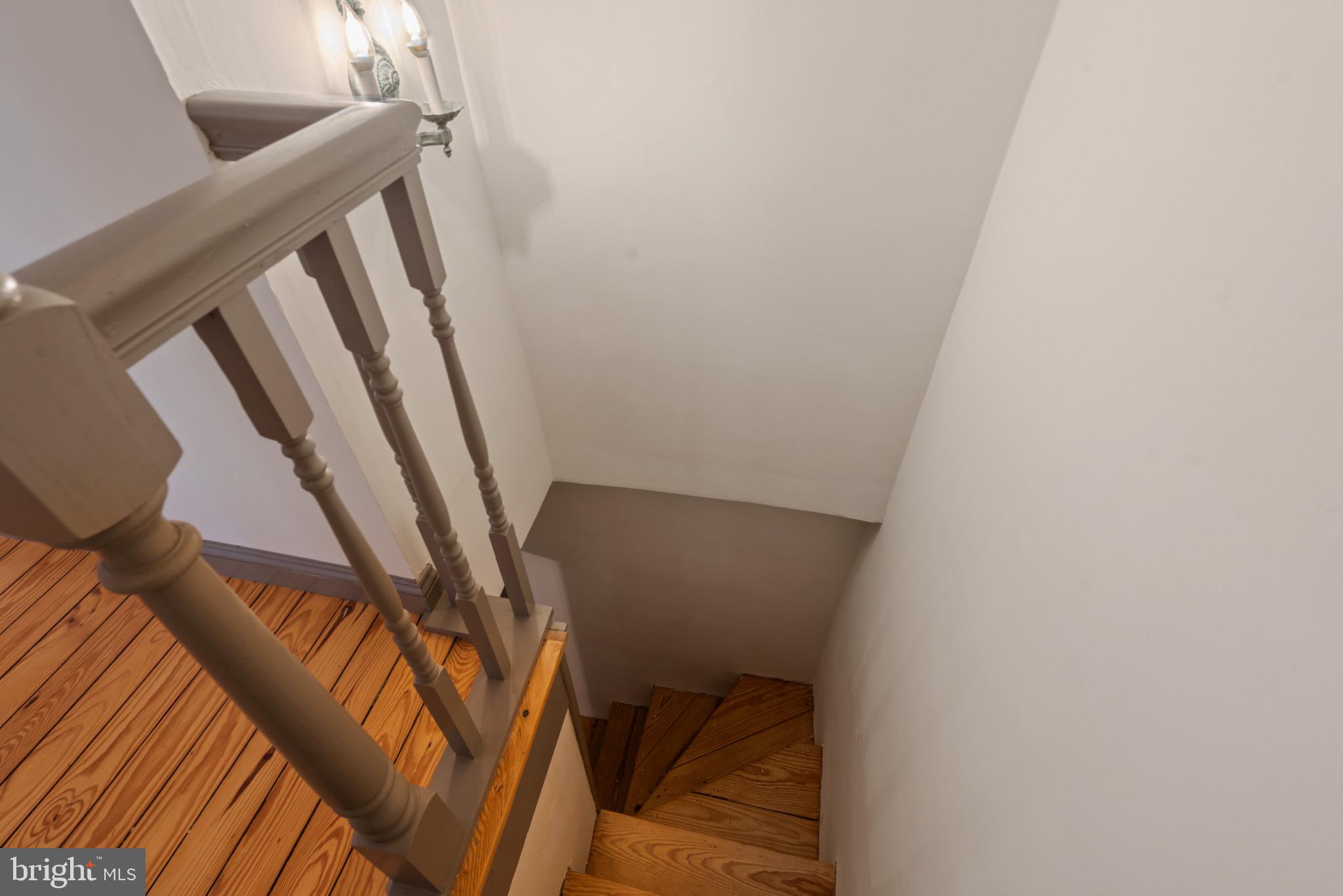 401 Hopkins Road Baltimore, MD 21212 - Photo 20 of 63 a view of stairs and an entryway