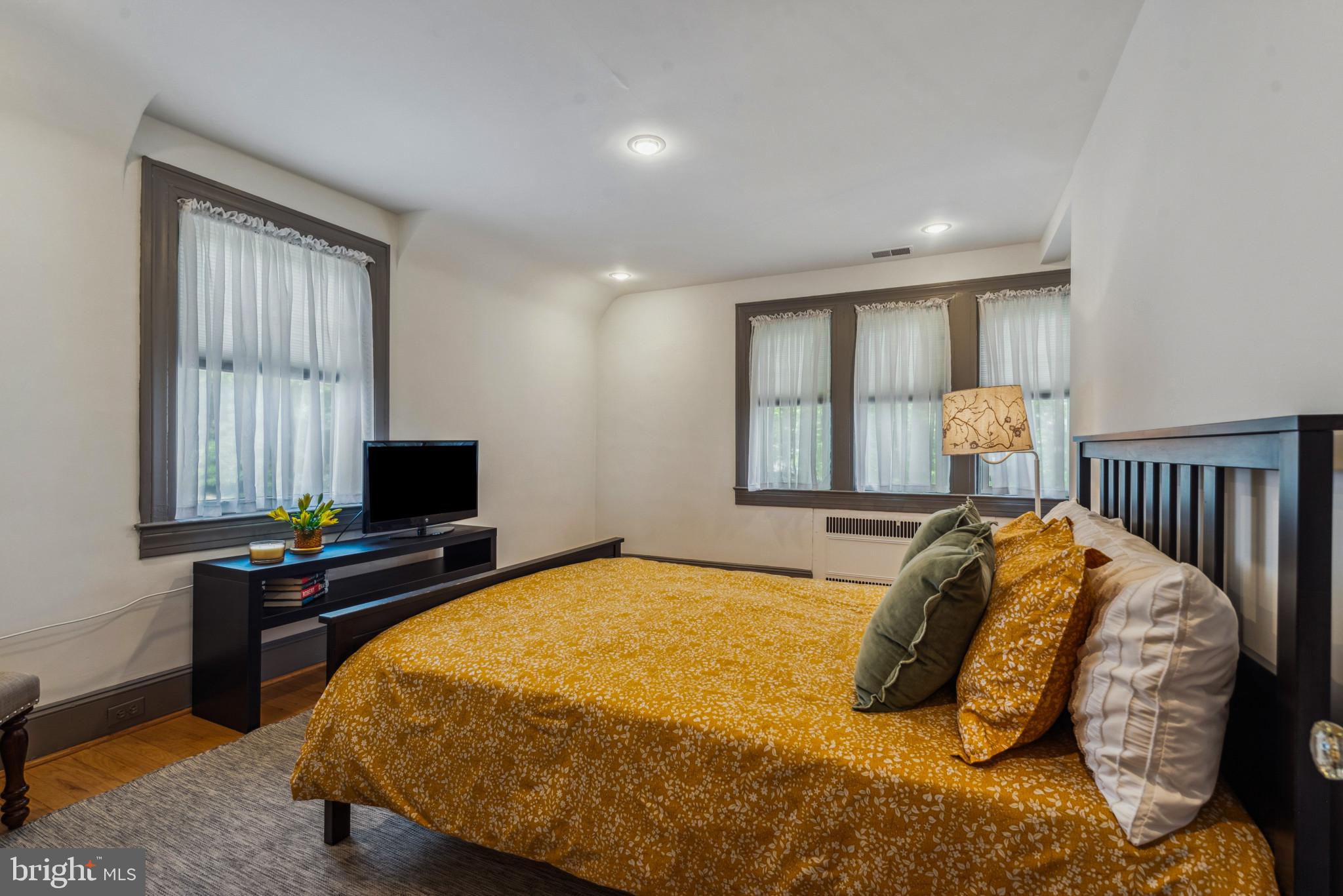 401 Hopkins Road Baltimore, MD 21212 - Photo 29 of 63 a bedroom with a bed and window