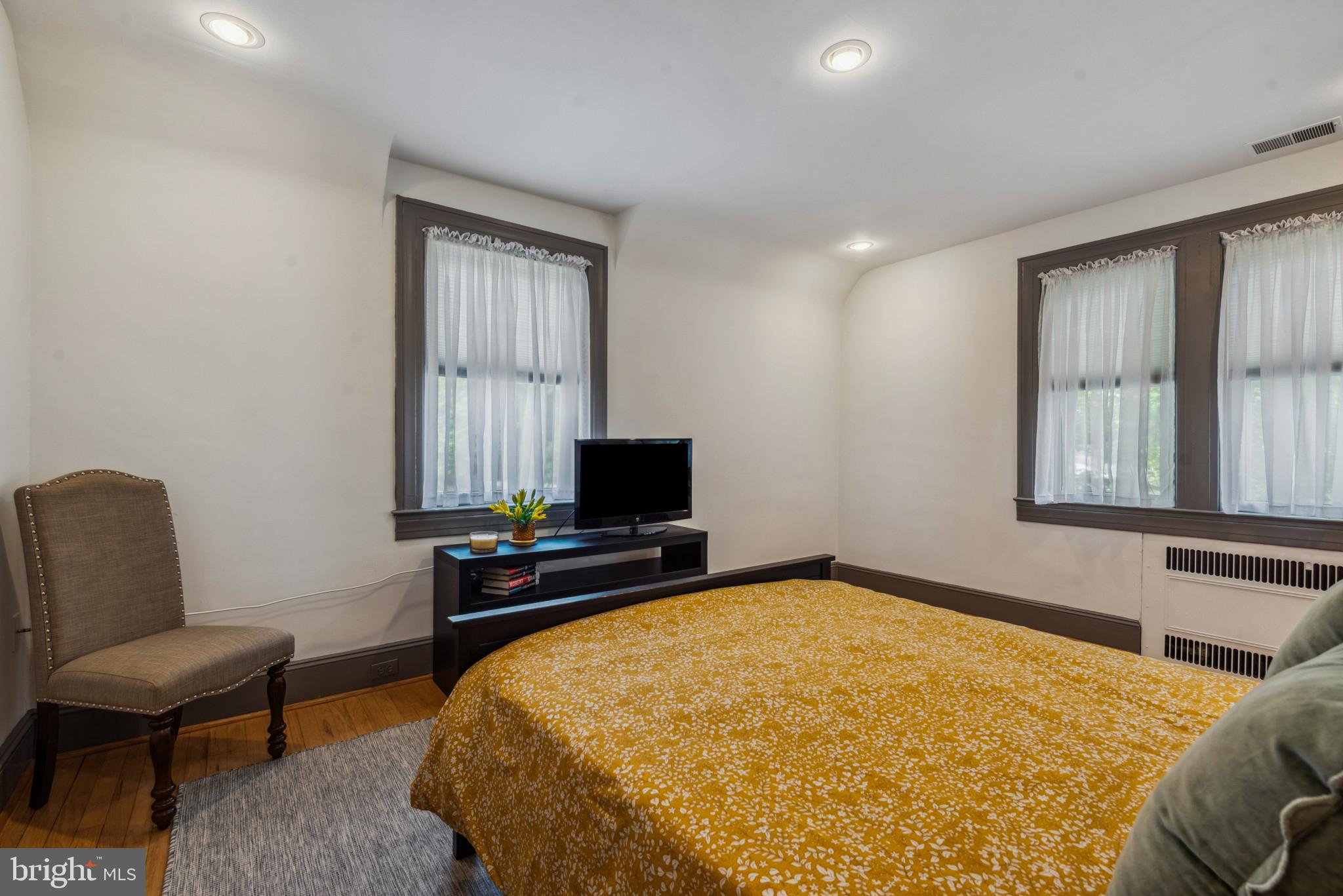 401 Hopkins Road Baltimore, MD 21212 - Photo 30 of 63 a bedroom with a bed and a chair