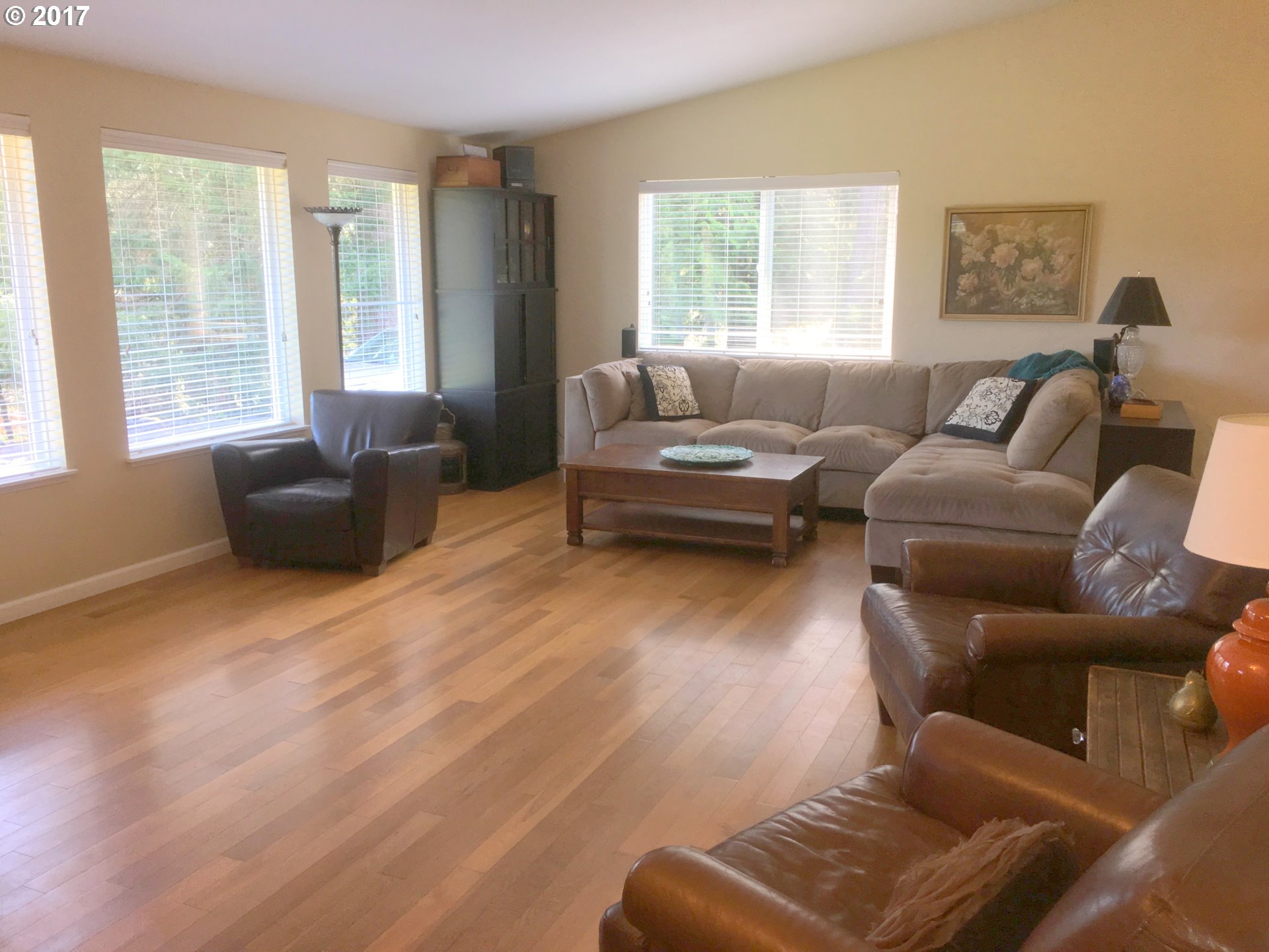 29880 Freedom Road Scappoose, OR 97056 - Photo 7 of 29 Living Room