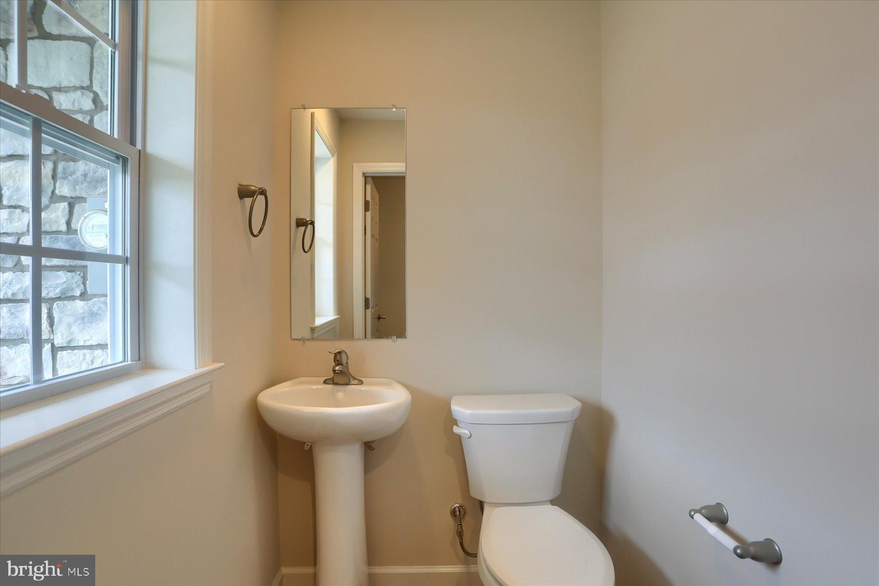 75 Cortland Crossing Palmyra, PA 17078 - Photo 3 of 21 a bathroom with a toilet sink and mirror