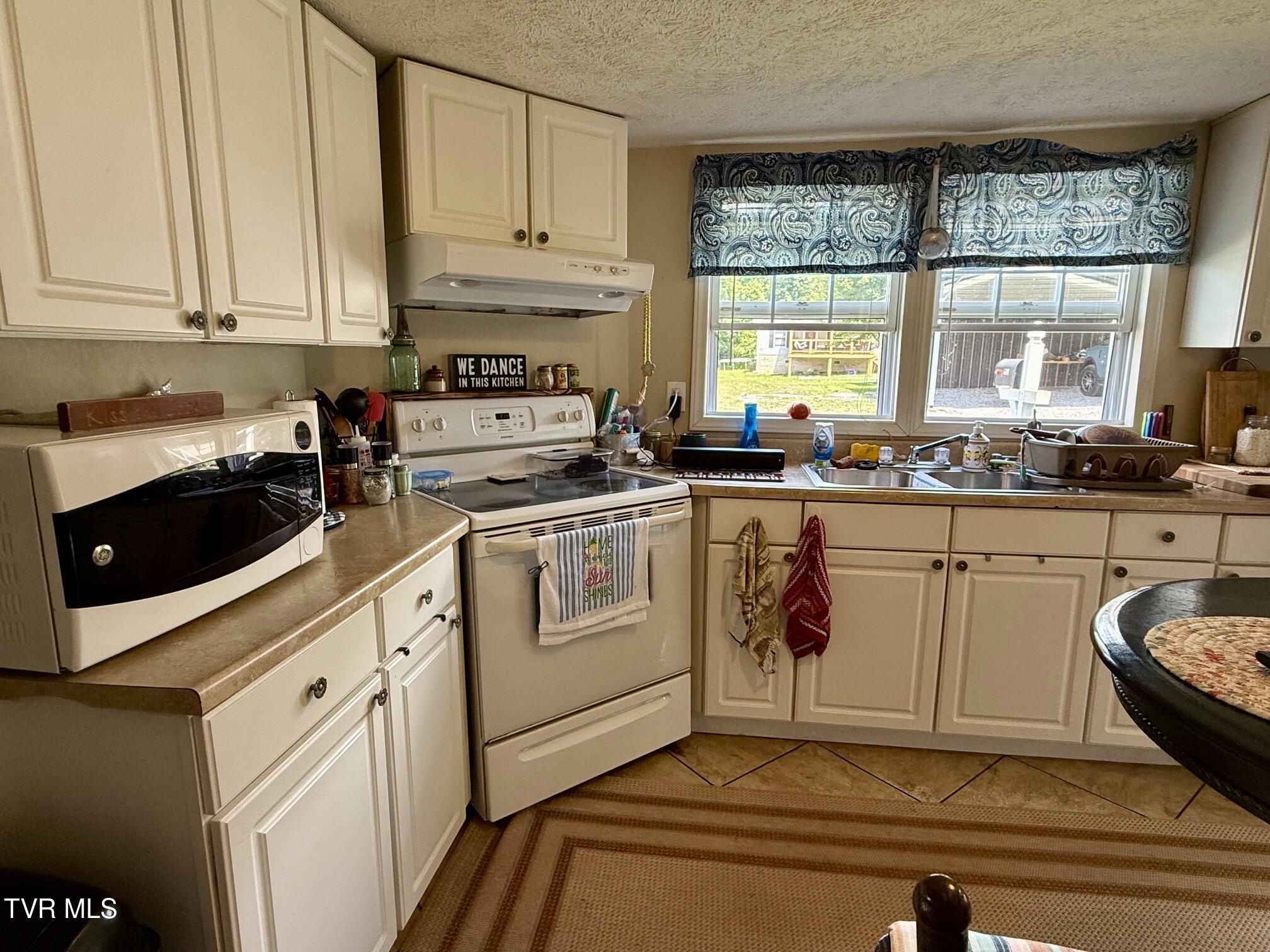5209 Spotswood Road Norton, VA 24273 - Photo 6 of 31 16