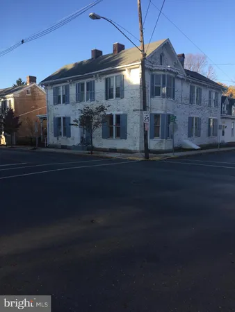 $850 | 52 North Carlisle Street, Unit B, Greencastle, PA 17225