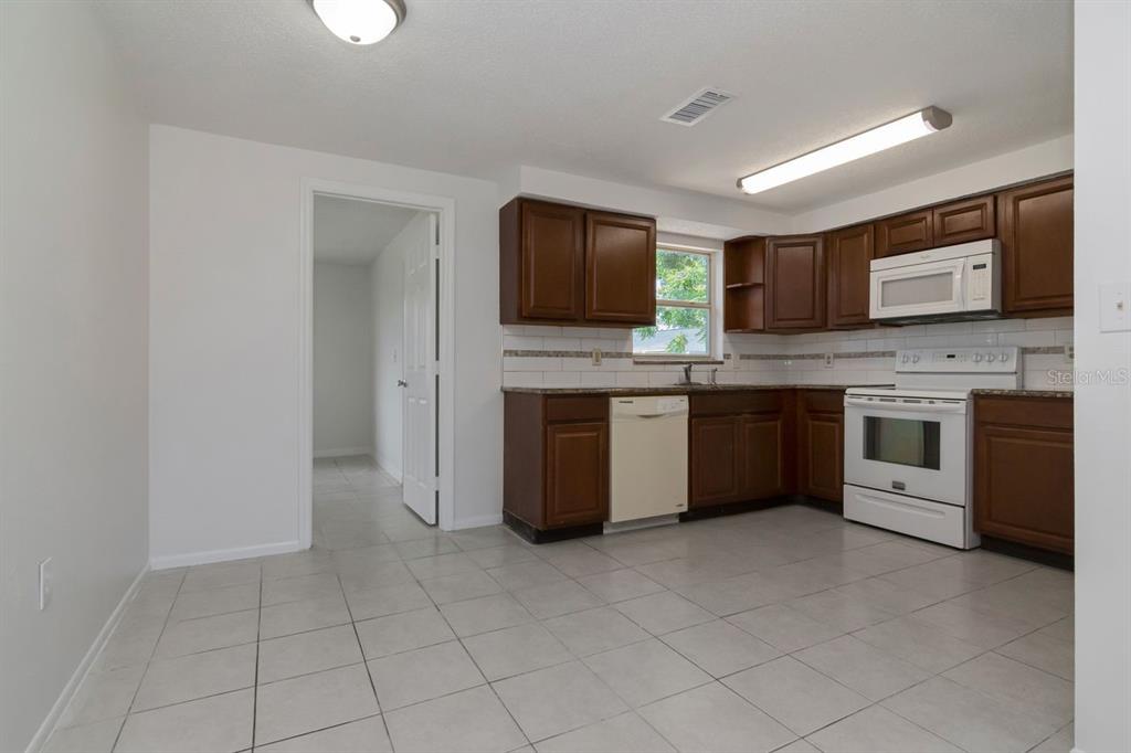 7908 Rusty Oak Drive New Port Richey, FL 34653 - Photo 10 of 38