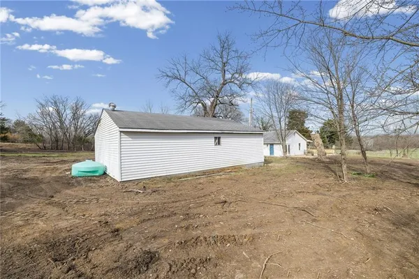 $299,000 | 17394 Devlin Road, Parker, KS 66072