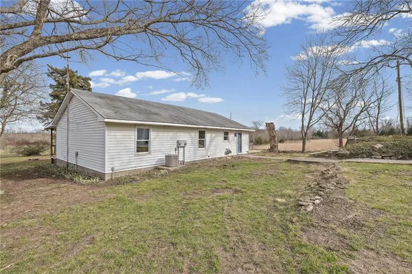 $299,000 | 17394 Devlin Road, Parker, KS 66072