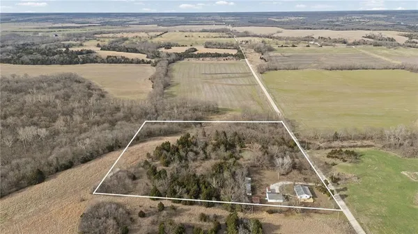 $299,000 | 17394 Devlin Road, Parker, KS 66072