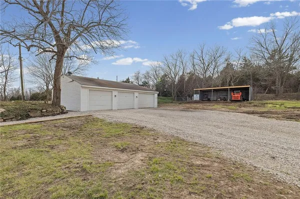 $299,000 | 17394 Devlin Road, Parker, KS 66072