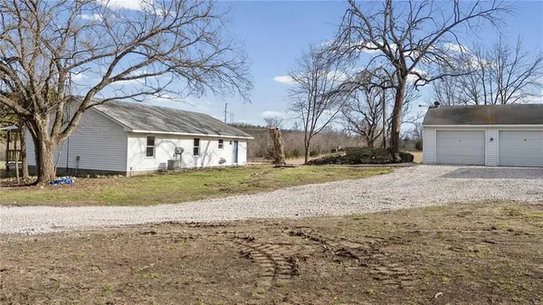 $299,000 | 17394 Devlin Road, Parker, KS 66072