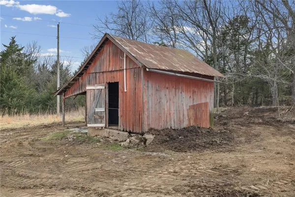 $299,000 | 17394 Devlin Road, Parker, KS 66072