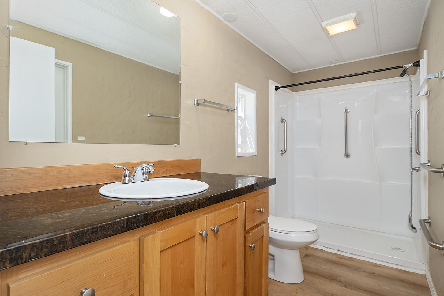 180 Daryl Lane Eagle Point, OR 97524 - Photo 9 of 21 Primary Bathroom