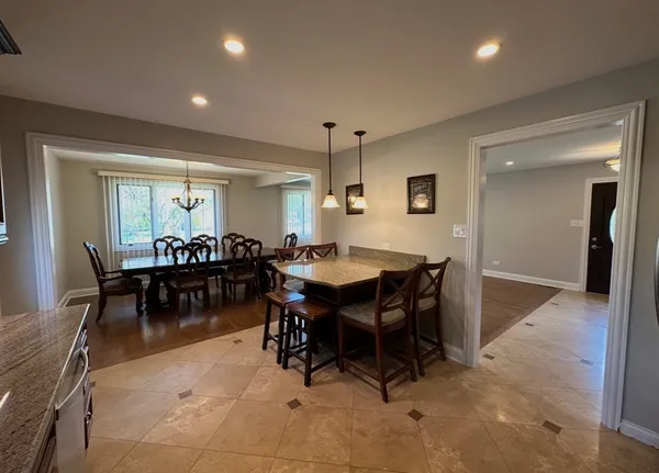 $3,800 | 130 Bonnie Brae Avenue, Mount Prospect, IL 60056