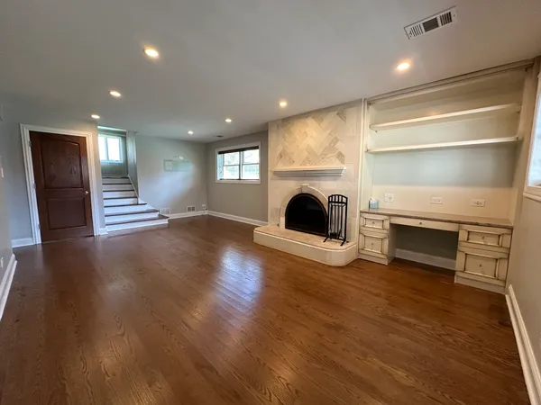 $3,800 | 130 Bonnie Brae Avenue, Mount Prospect, IL 60056