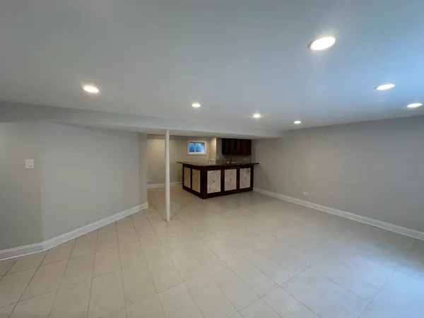 $3,800 | 130 Bonnie Brae Avenue, Mount Prospect, IL 60056
