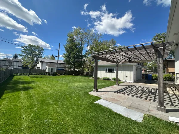 $3,800 | 130 Bonnie Brae Avenue, Mount Prospect, IL 60056