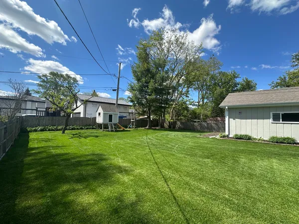 $3,800 | 130 Bonnie Brae Avenue, Mount Prospect, IL 60056