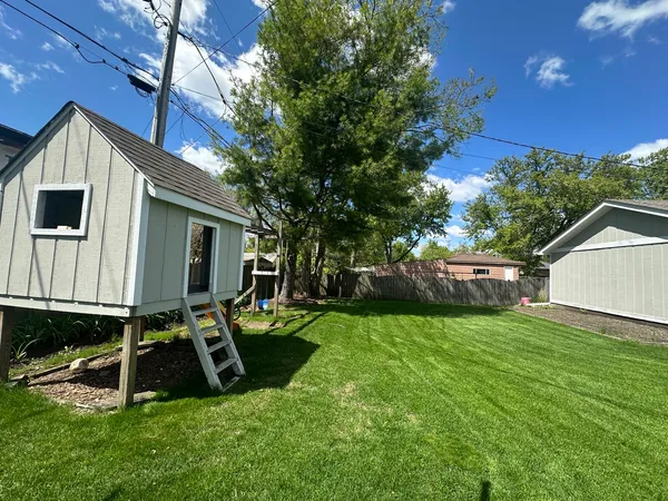 $3,800 | 130 Bonnie Brae Avenue, Mount Prospect, IL 60056