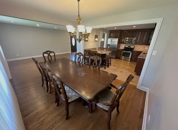 $3,800 | 130 Bonnie Brae Avenue, Mount Prospect, IL 60056