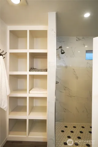 $995,000 | 24608 197th Avenue Southeast, Maple Valley, WA 98038