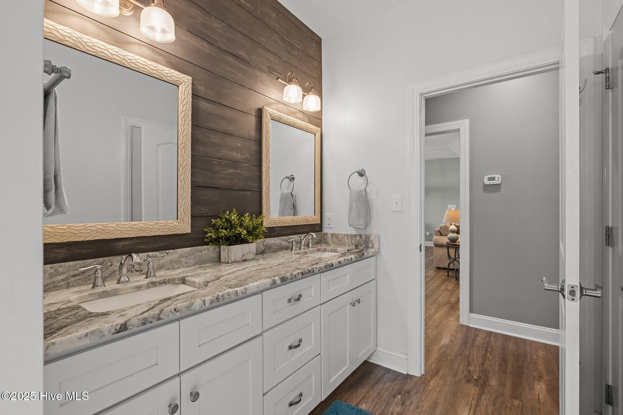 3607 Country Club Road Morehead City, NC 28557 - Photo 25 of 50 Main bathroom