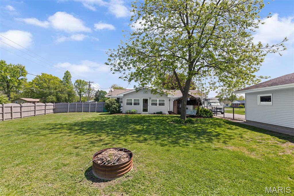 2 Park Street Freeburg, IL 62243 - Photo 4 of 40