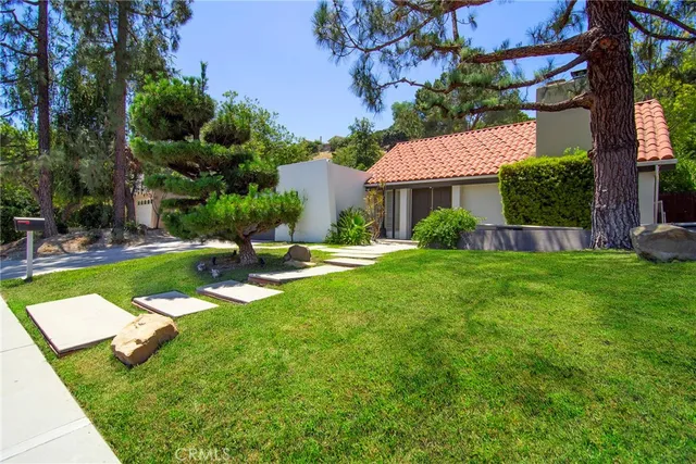 a view of a house with backyard and sitting area