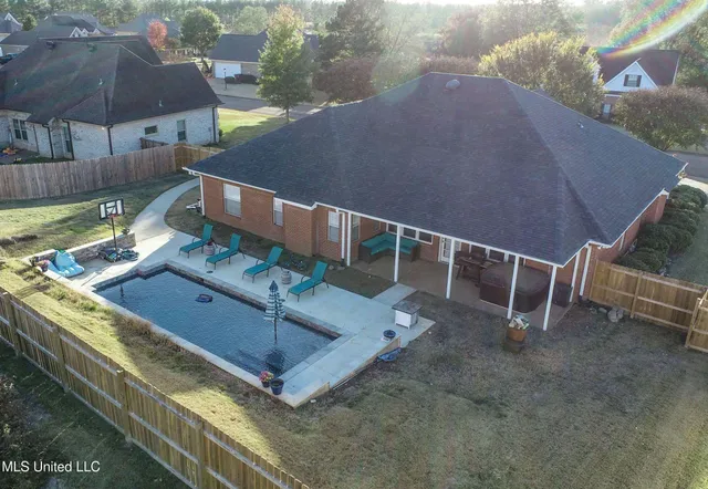 $425,000 | 204 Picadilly Drive, Batesville, MS 38606