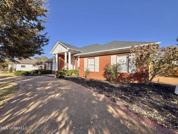 $419,900 | 204 Picadilly Drive, Batesville, MS 38606