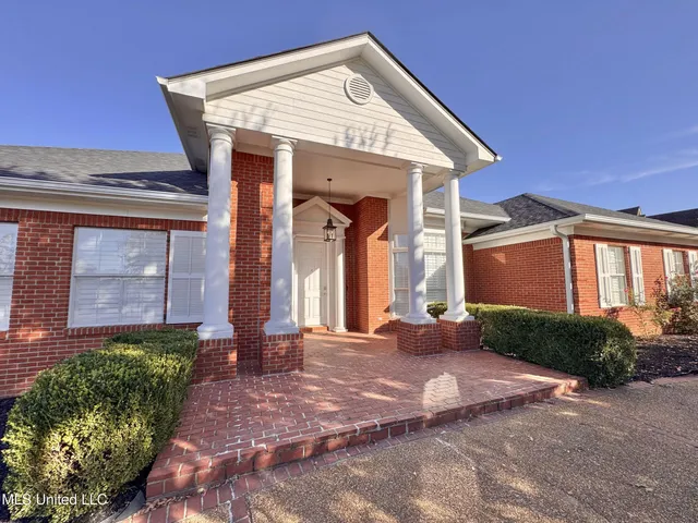 $425,000 | 204 Picadilly Drive, Batesville, MS 38606