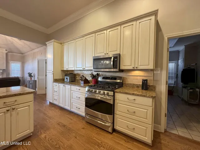 $425,000 | 204 Picadilly Drive, Batesville, MS 38606