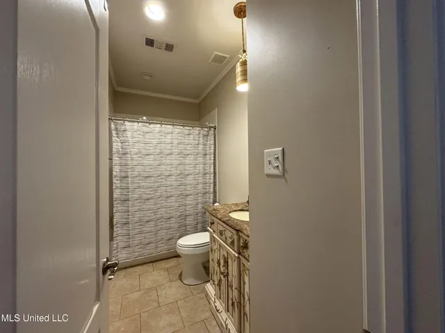 $425,000 | 204 Picadilly Drive, Batesville, MS 38606