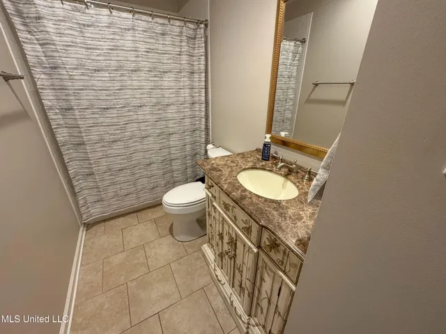 $425,000 | 204 Picadilly Drive, Batesville, MS 38606