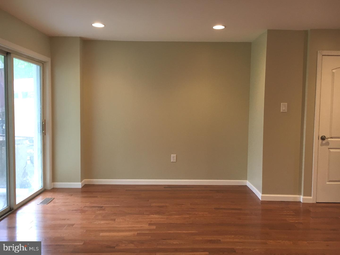 4133 Farmdale Road Philadelphia, PA 19154 - Photo 4 of 25 Living Room