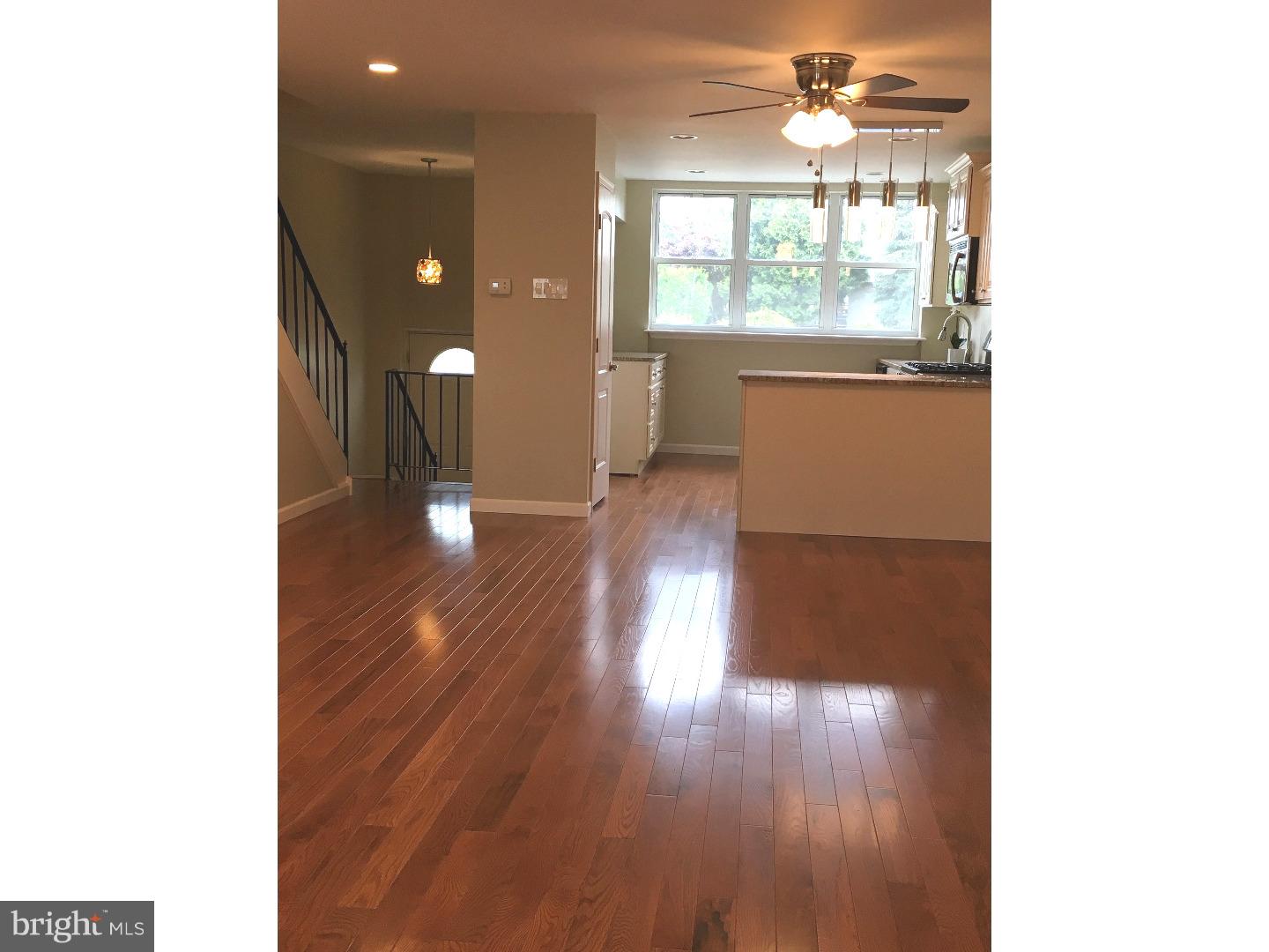 4133 Farmdale Road Philadelphia, PA 19154 - Photo 6 of 25 Living Room