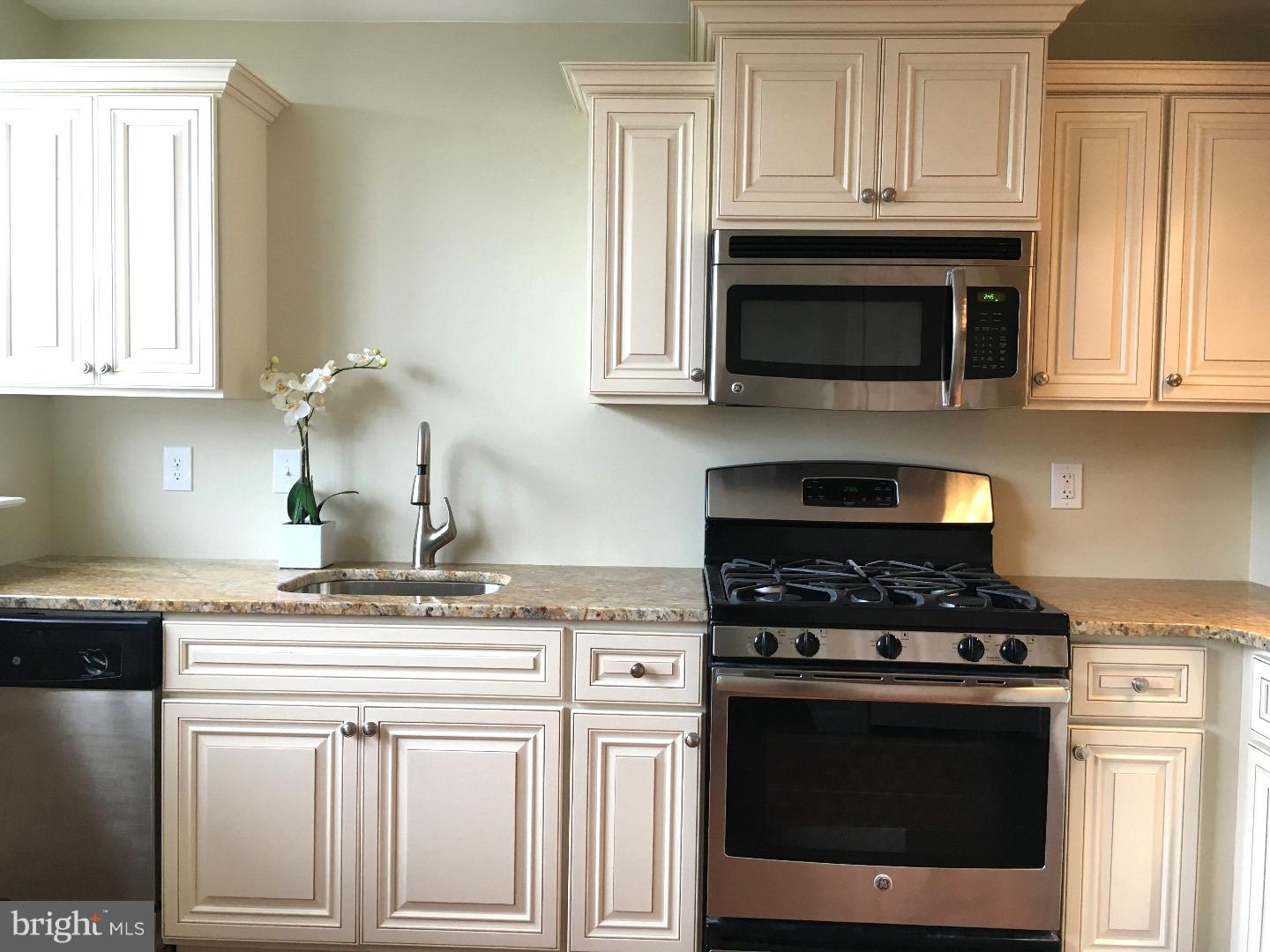 4133 Farmdale Road Philadelphia, PA 19154 - Photo 9 of 25 Kitchen