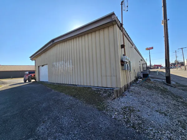 a view of a house with backyard and garden
