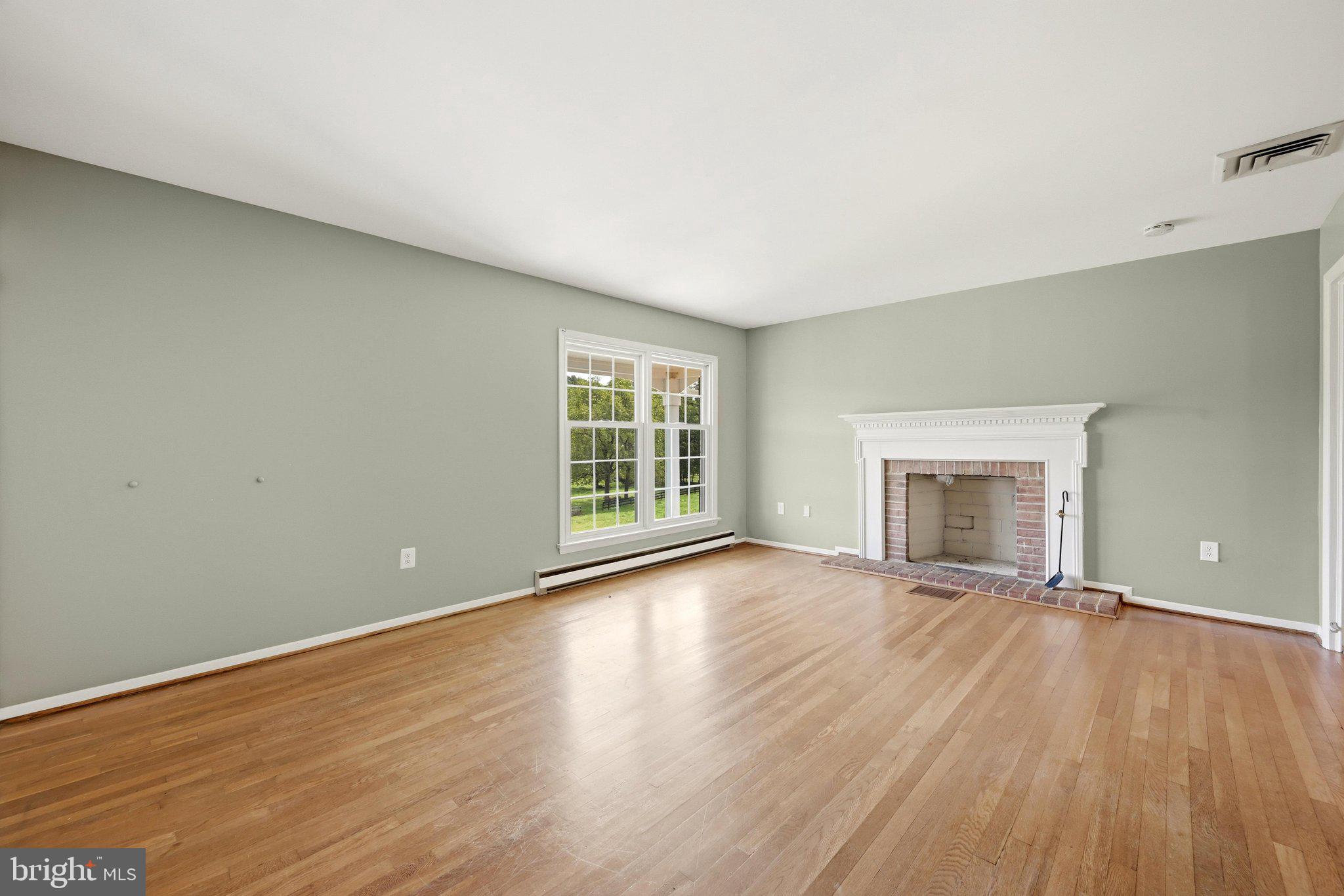 18459 Harmony Church Road Hamilton, VA 20158 - Photo 27 of 80 Family Room