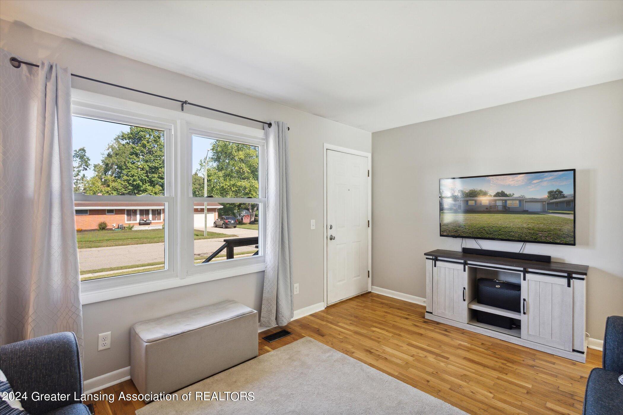 943 Riverside Drive Portland, MI 48875 - Photo 8 of 31 08-943-Riverside-Dr-Portland-MI-48875-Wi