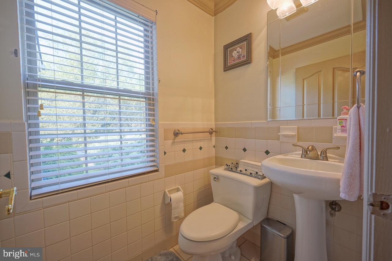 2 Gaskill Road Mount Laurel, NJ 08054 - Photo 19 of 39 FirstFloor Poweder Room