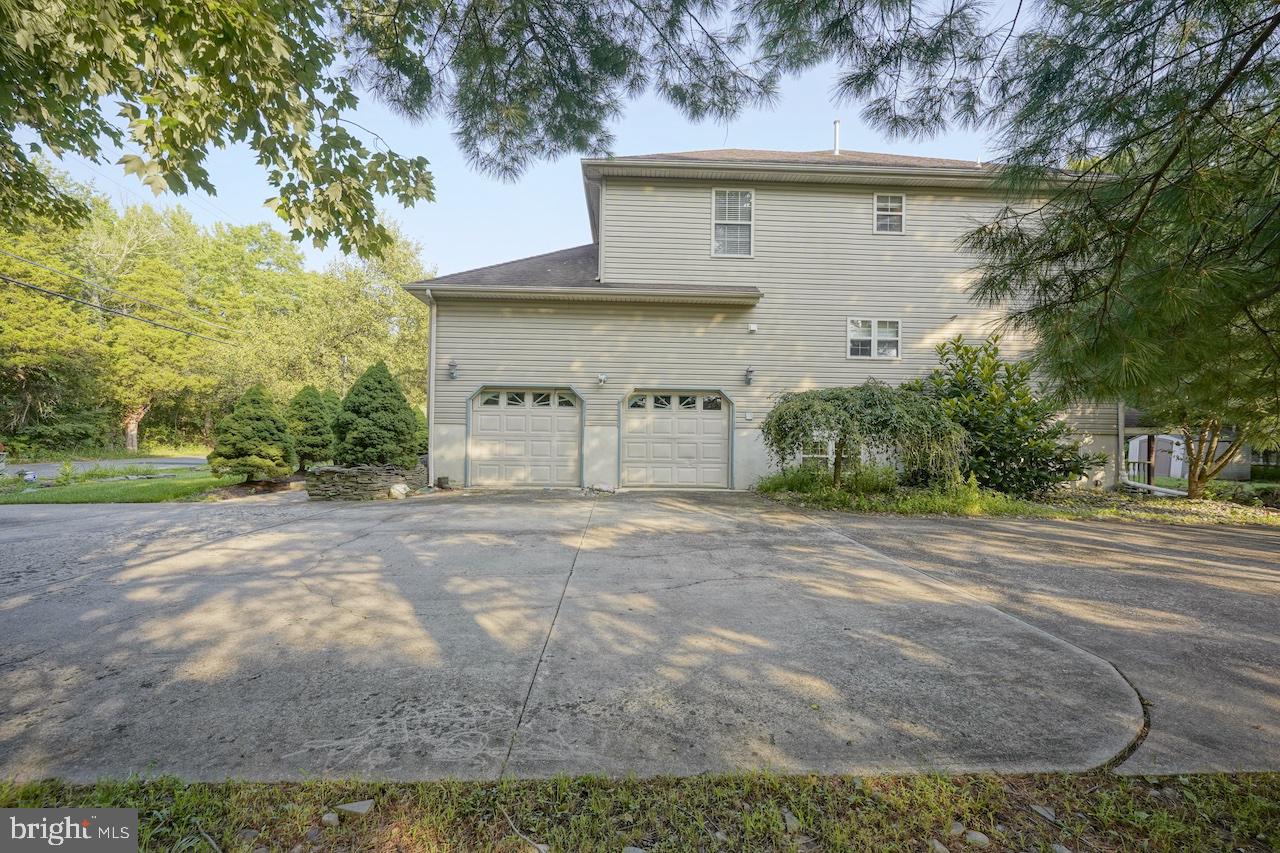 2 Gaskill Road Mount Laurel, NJ 08054 - Photo 6 of 39 Side view of the house with garage and drive way