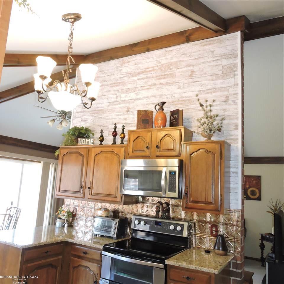 5800 Hess Road Vassar, MI 48768 - Photo 8 of 45 Barnwood Detail