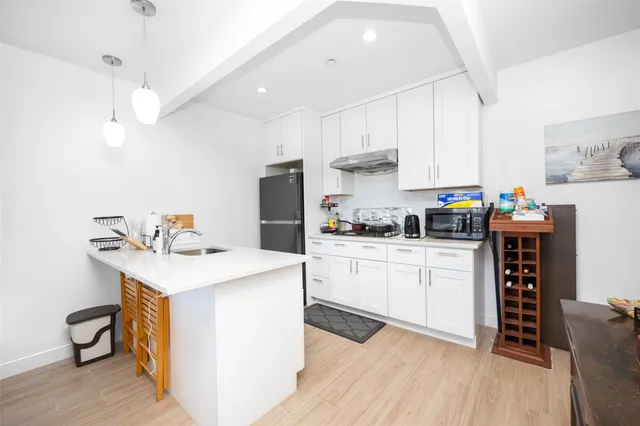 $739,000 | 136-20 Booth Memorial Avenue, Unit 3H | Queensboro Hill