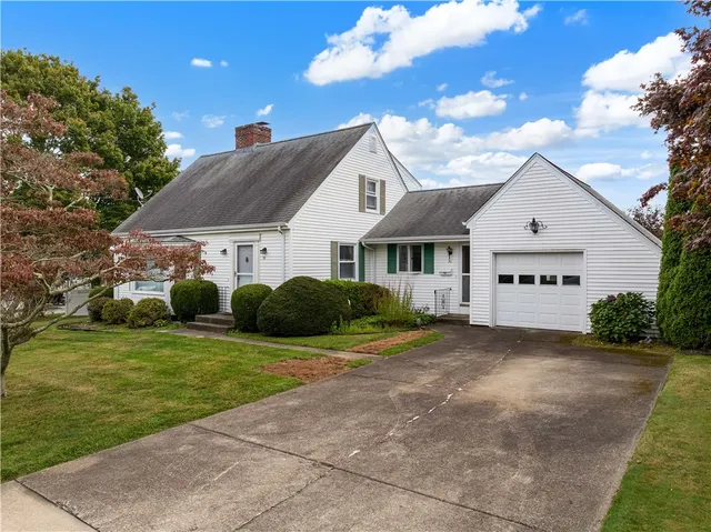 $695,000 | 36 Willow Avenue, Middletown, RI 02842
