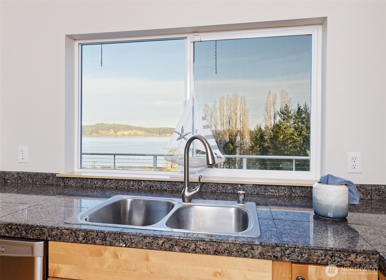 20 East Case View Place Shelton, WA 98584 - Photo 12 of 40 a kitchen with a sink and a window