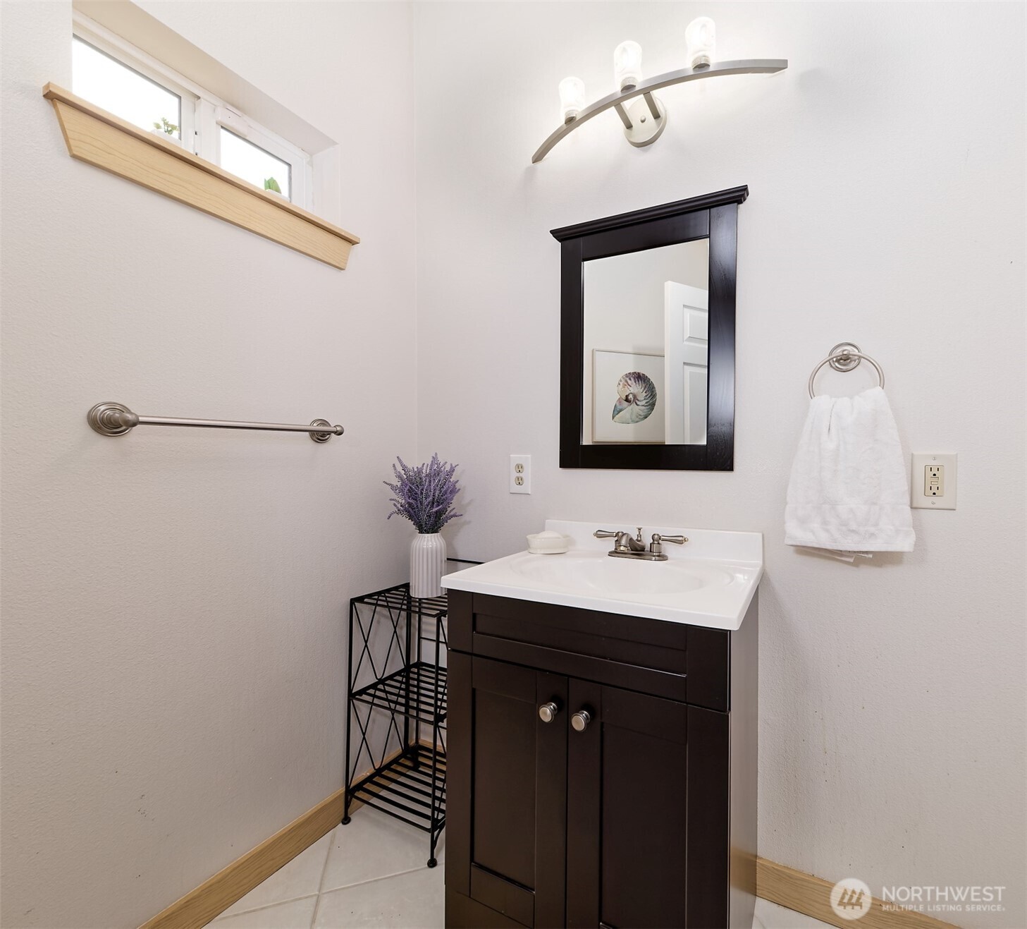 20 East Case View Place Shelton, WA 98584 - Photo 24 of 40 a bathroom with a sink and a mirror