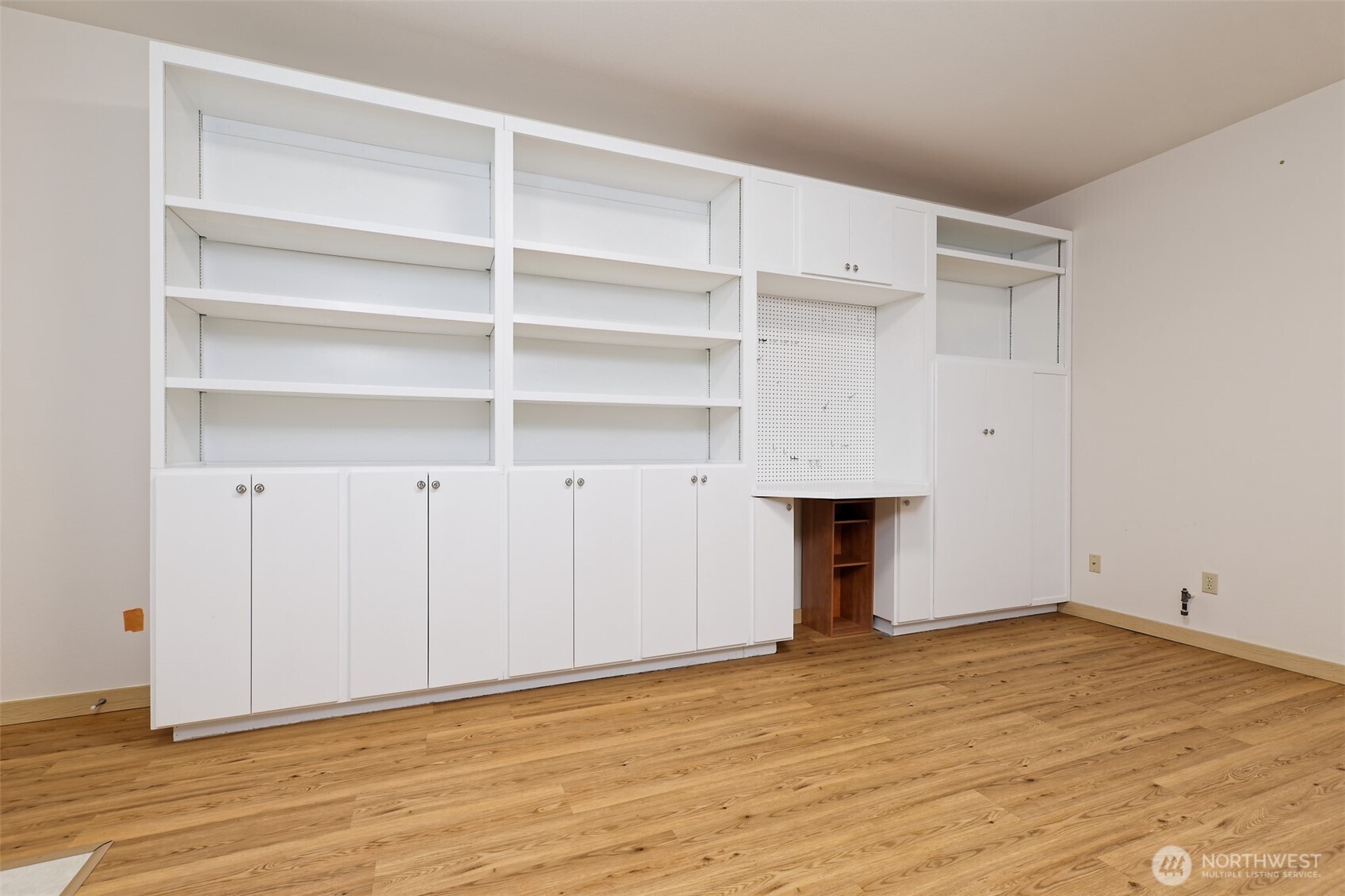20 East Case View Place Shelton, WA 98584 - Photo 28 of 40 a view of an empty room with wooden floor